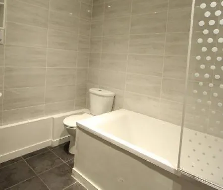Redecorated Single Room With Shared Bathroom And Kitchen London Exterior photo