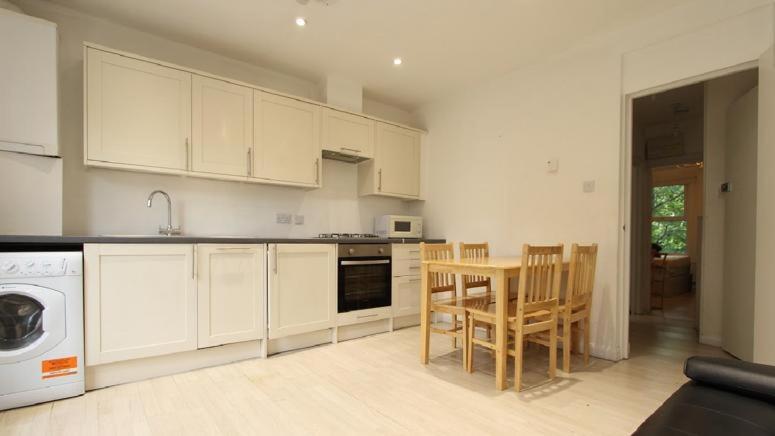Redecorated Single With Shared Bathroom And Kitchen Séjour chez l'habitant Londres