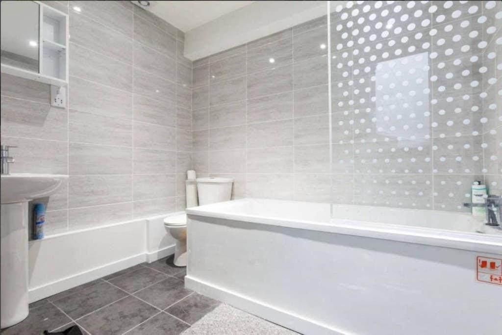 Redecorated Single With Shared Bathroom And Kitchen Séjour chez l'habitant *